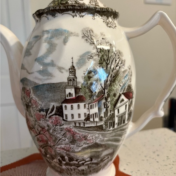 Elegant Ceramic Teapot with Scenic Design The Friendly Village - Picture 2 of 6